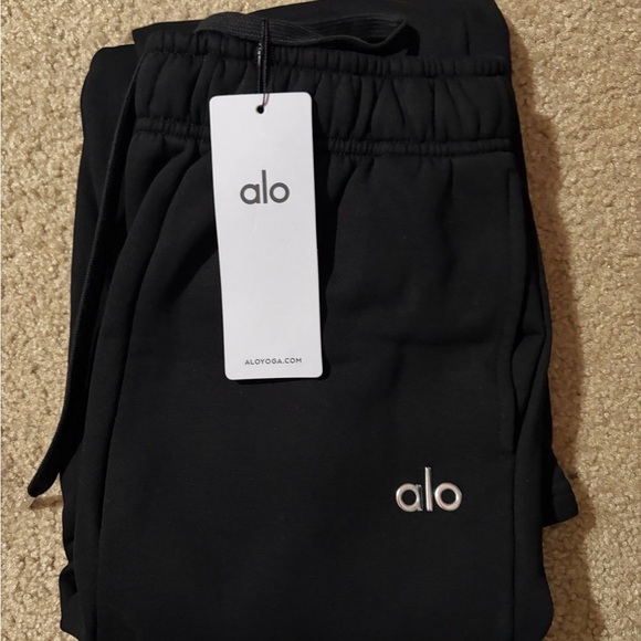 ALO Yoga Pants - New Alo Accolade Leg Sweatpant